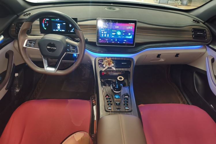 Used BYD Qin PLUS 2024 HONOR Edition DM-i 55KM Leading Model Center Console