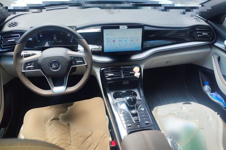 Used BYD Qin PLUS 2024 HONOR Edition DM-i 55KM Leading Model Center Console