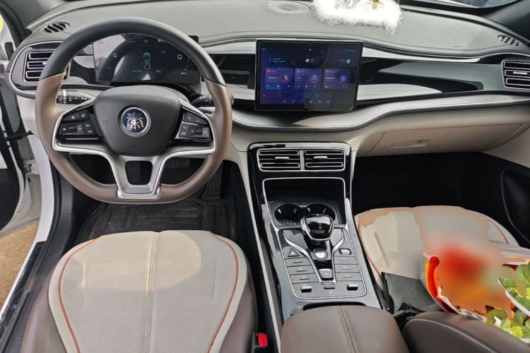 Used BYD Qin PLUS 2024 Honor Edition EV 420KM Beyond Model Center Console