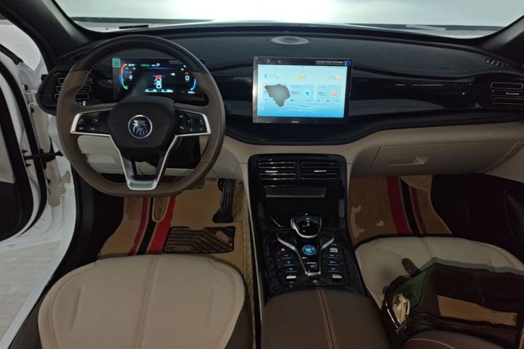 Used BYD Qin PLUS 2024 HONOR Edition DM-i 55KM Leading Model Center Console