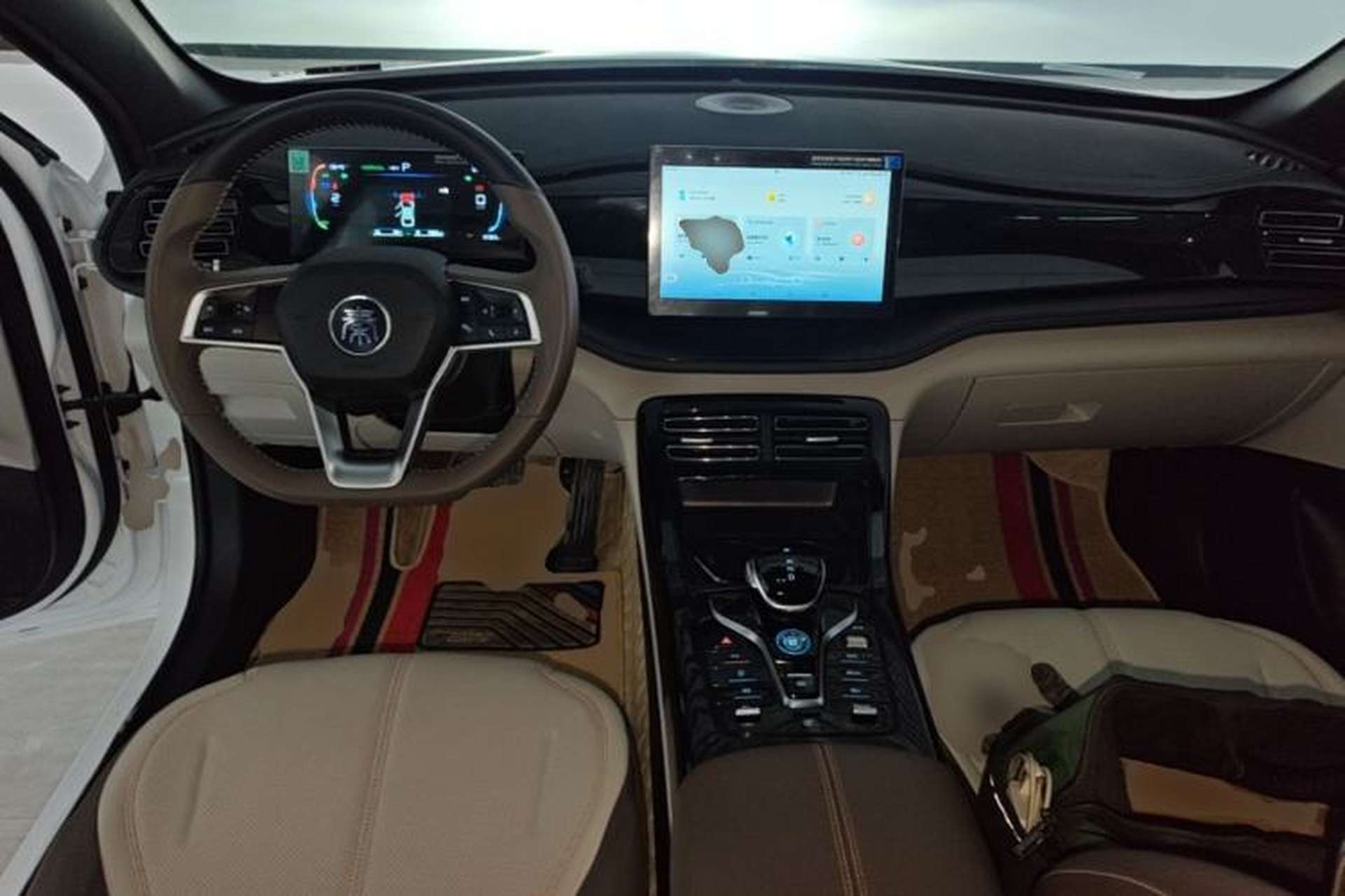 Used BYD Qin PLUS 2024 HONOR Edition DM-i 55KM Leading Model Center Console