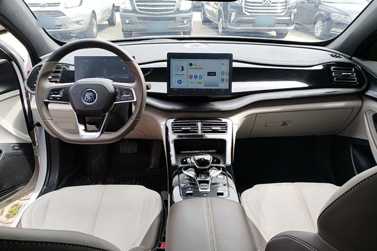 Used BYD Qin PLUS 2024 HONOR Edition DM-i 55KM Leading Model Center Console