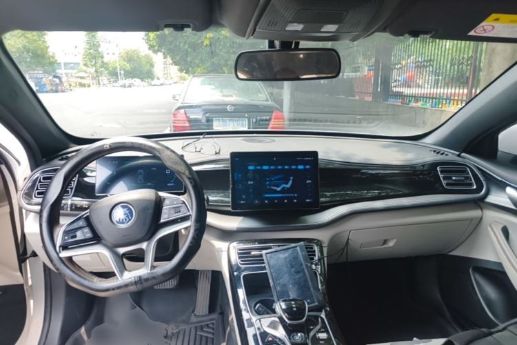 Used BYD Qin PLUS 2024 Honor Edition EV 420KM Leading Model Center Console
