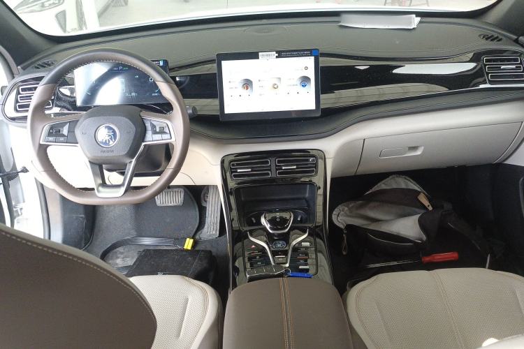 Used BYD Qin PLUS 2024 HONOR Edition DM-i 55KM Leading Model Center Console