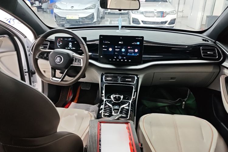 Used BYD Qin PLUS 2024 HONOR Edition DM-i 120KM Beyond Model Center Console