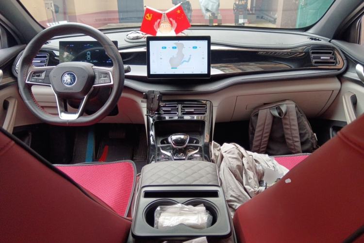 Used BYD Qin PLUS 2024 HONOR Edition DM-i 55KM Leading Model Center Console