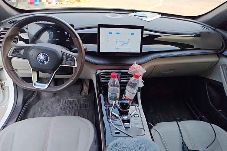 Used BYD Qin PLUS 2024 HONOR Edition DM-i 55KM Leading Model Center Console