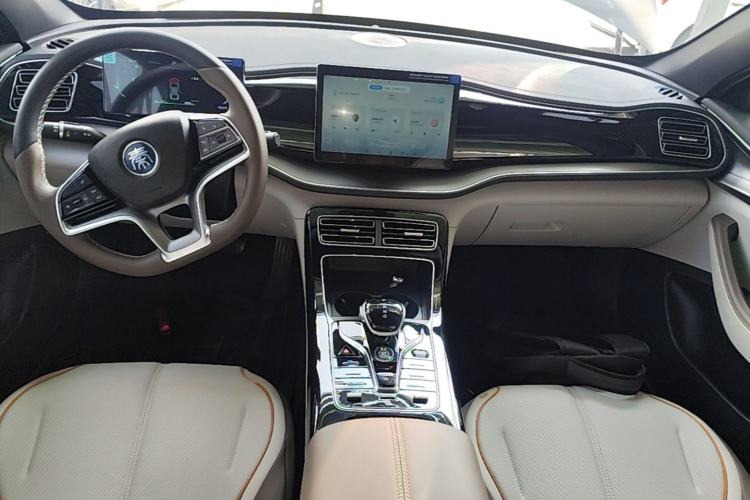 Used BYD Qin PLUS 2024 Honor Edition EV 510KM Leading Model Center Console