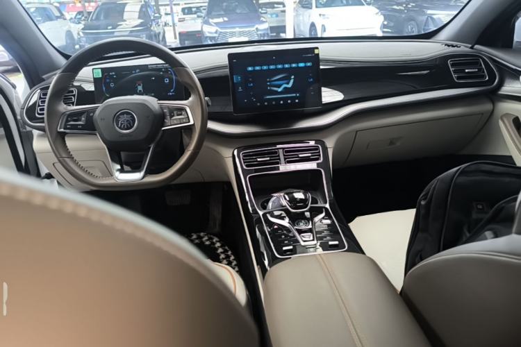 Used BYD Qin PLUS 2024 HONOR Edition DM-i 120KM Leading Model Center Console