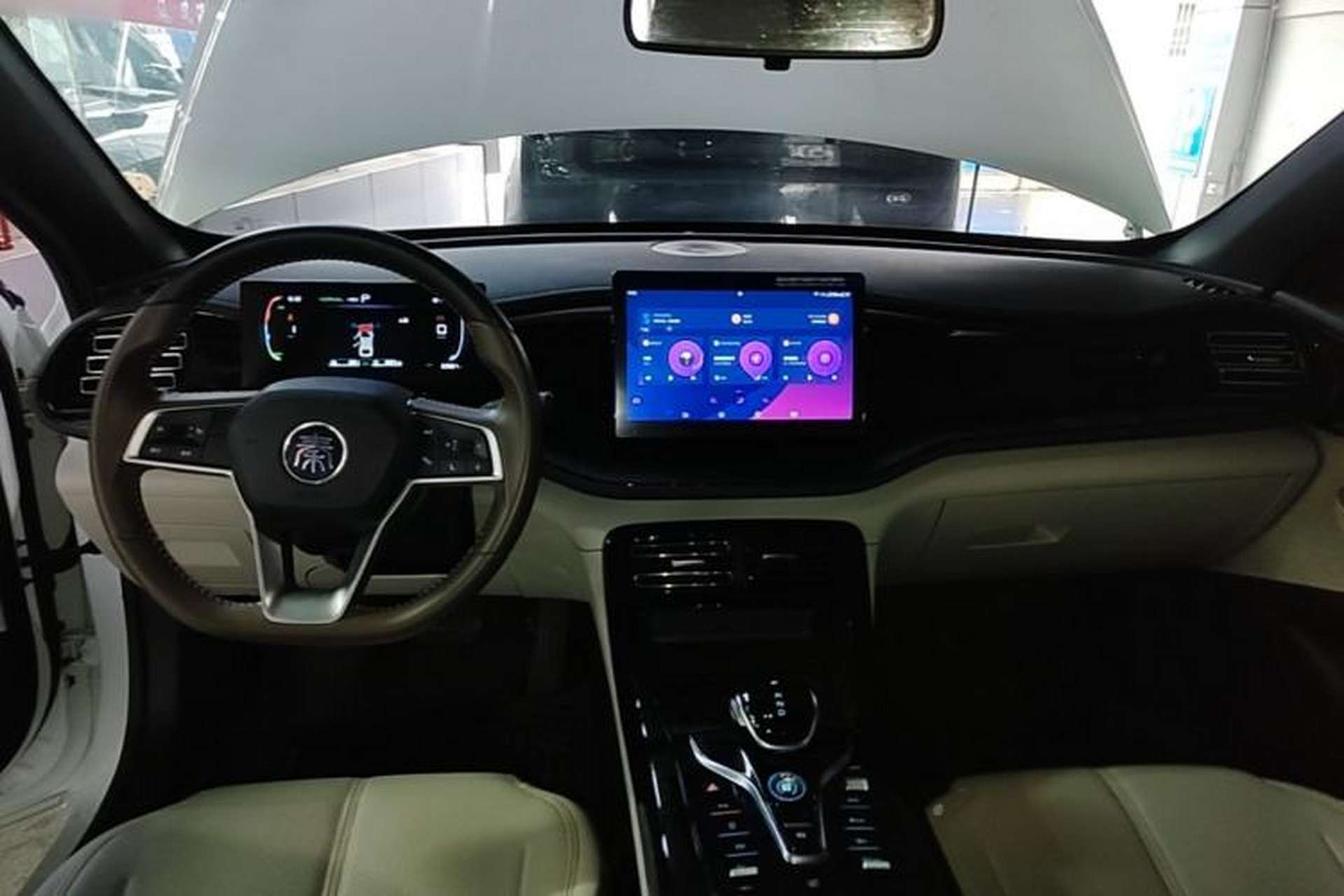 Used BYD Qin PLUS 2024 HONOR Edition DM-i 55KM Leading Model Center Console