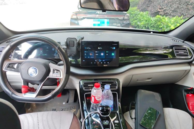 Used BYD Qin PLUS 2024 HONOR Edition DM-i 120KM Leading Model Center Console
