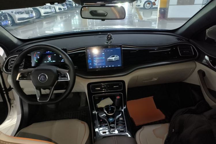 Used BYD Qin PLUS 2024 HONOR Edition DM-i 120KM Leading Model Center Console