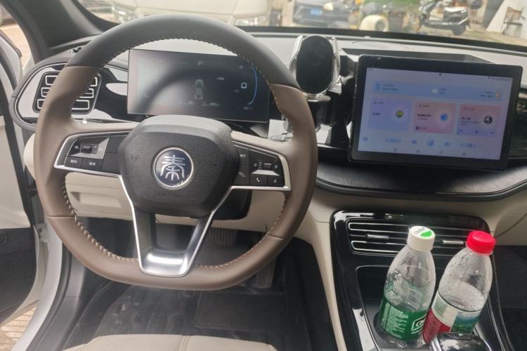 Used BYD Qin PLUS 2024 HONOR Edition DM-i 55KM Leading Model Center Console