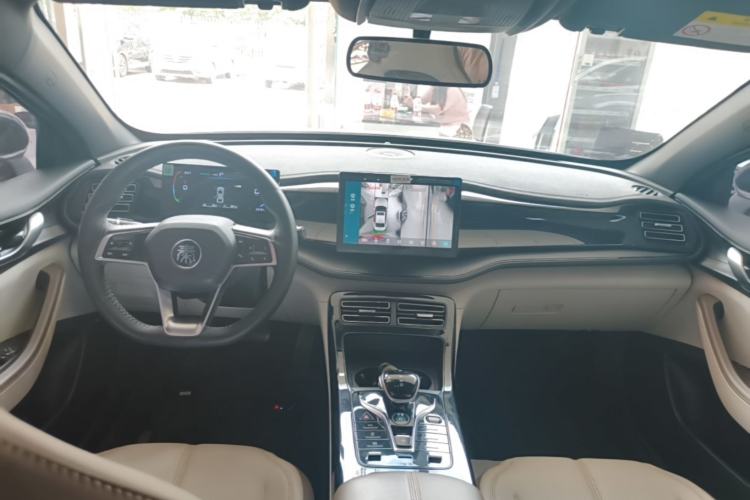 Used BYD Qin PLUS 2024 HONOR Edition DM-i 55KM Leading Model Center Console