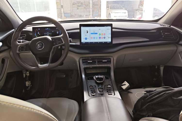 Used BYD Qin PLUS 2024 HONOR Edition DM-i 55KM Leading Model Center Console