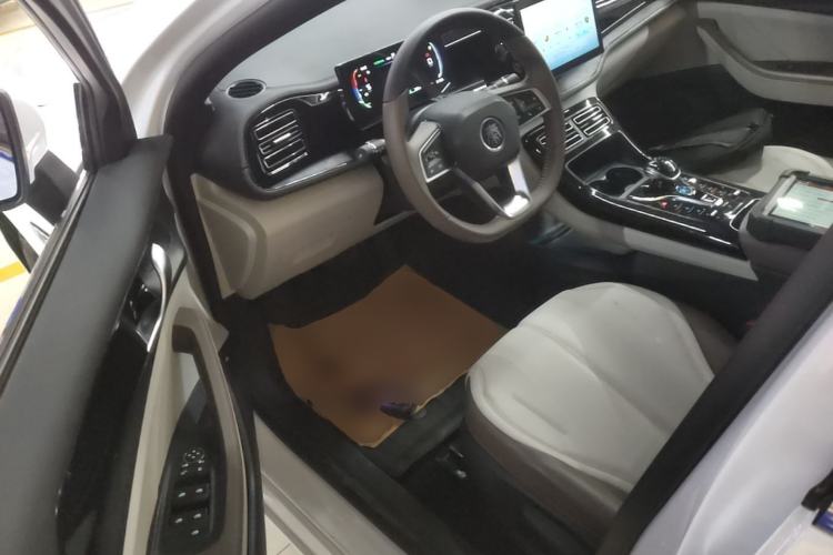 Used BYD Qin PLUS 2024 HONOR Edition DM-i 55KM Leading Model Driver Seat