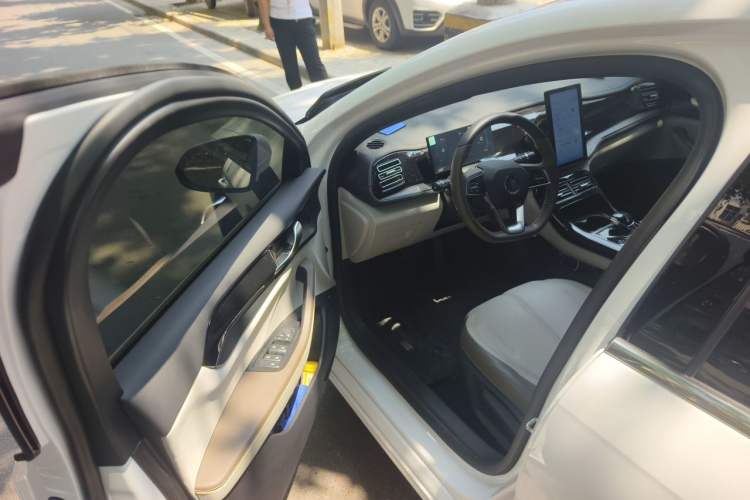 Used BYD Qin PLUS 2024 HONOR Edition DM-i 55KM Leading Model Driver Seat