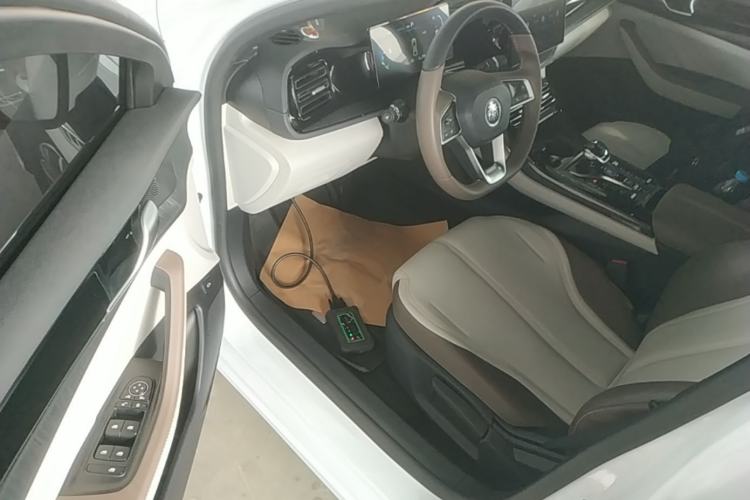 Used BYD Qin PLUS 2024 HONOR Edition DM-i 55KM Leading Model Driver Seat