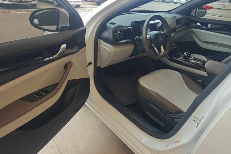 Used BYD Qin PLUS 2024 HONOR Edition DM-i 55KM Leading Model Driver Seat