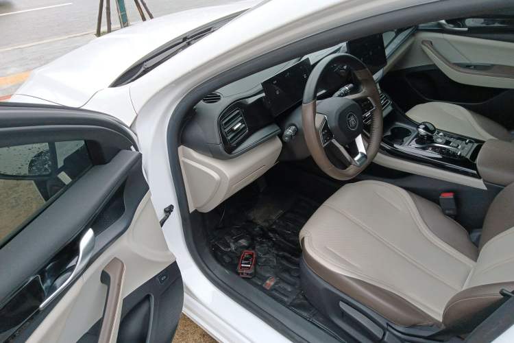 Used BYD Qin PLUS 2024 HONOR Edition DM-i 55KM Leading Model Driver Seat