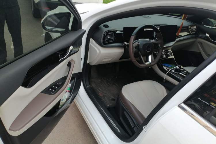 Used BYD Qin PLUS 2024 HONOR Edition DM-i 55KM Leading Model Driver Seat