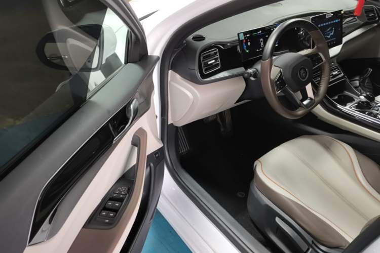 Used BYD Qin PLUS 2024 HONOR Edition DM-i 120KM Leading Model Driver Seat