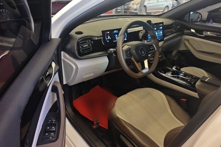 Used BYD Qin PLUS 2024 HONOR Edition DM-i 55KM Leading Model Driver Seat