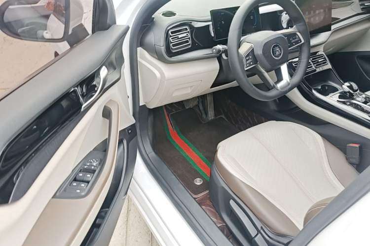 Used BYD Qin PLUS 2024 HONOR Edition DM-i 55KM Leading Model Driver Seat
