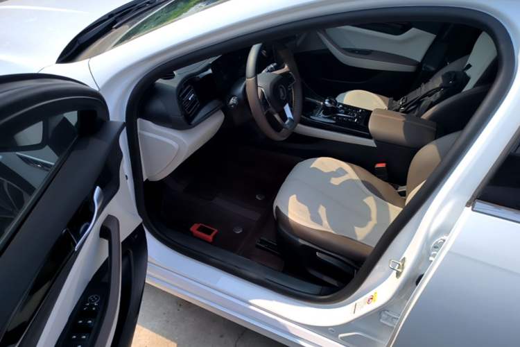 Used BYD Qin PLUS 2024 HONOR Edition DM-i 55KM Leading Model Driver Seat