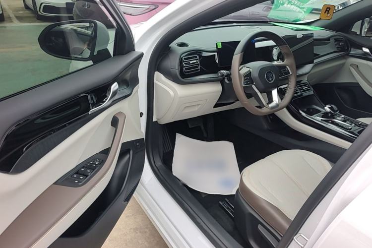 Used BYD Qin PLUS 2024 HONOR Edition DM-i 55KM Leading Model Driver Seat