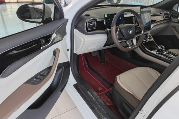 Used BYD Qin PLUS 2024 Honor Edition EV 510KM Leading Model Driver Seat