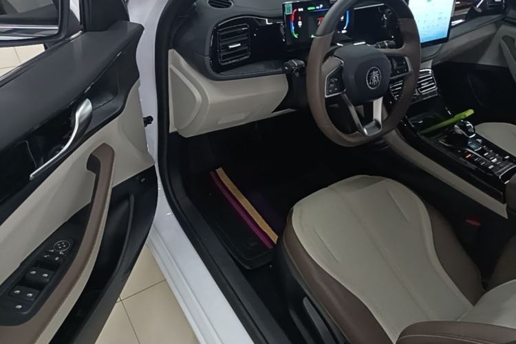 Used BYD Qin PLUS 2024 HONOR Edition DM-i 55KM Leading Model Driver Seat