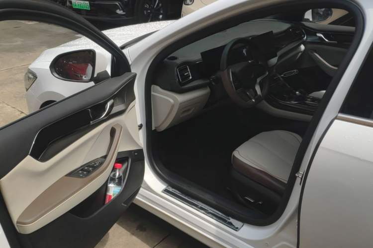 Used BYD Qin PLUS 2024 Honor Edition EV 420KM Beyond Model Driver Seat