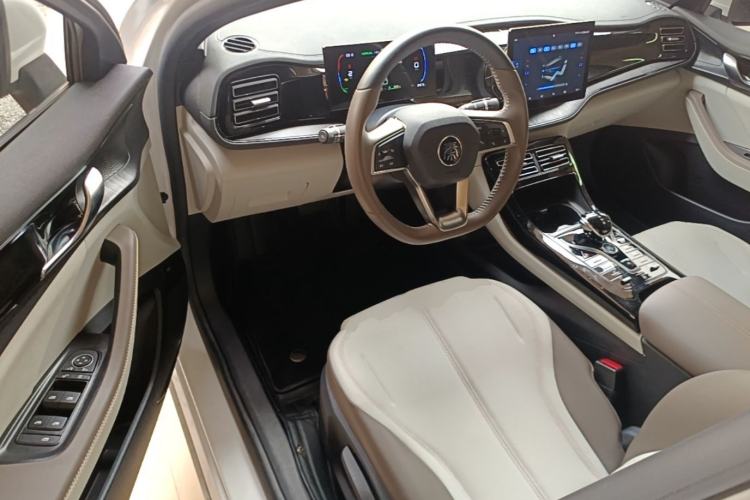 Used BYD Qin PLUS 2024 HONOR Edition DM-i 55KM Leading Model Driver Seat