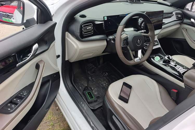 Used BYD Qin PLUS 2024 HONOR Edition DM-i 55KM Leading Model Driver Seat