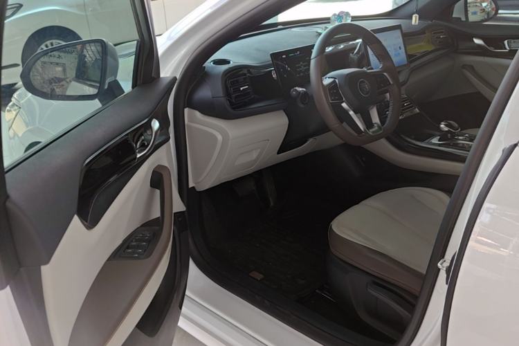 Used BYD Qin PLUS 2024 HONOR Edition DM-i 55KM Leading Model Driver Seat
