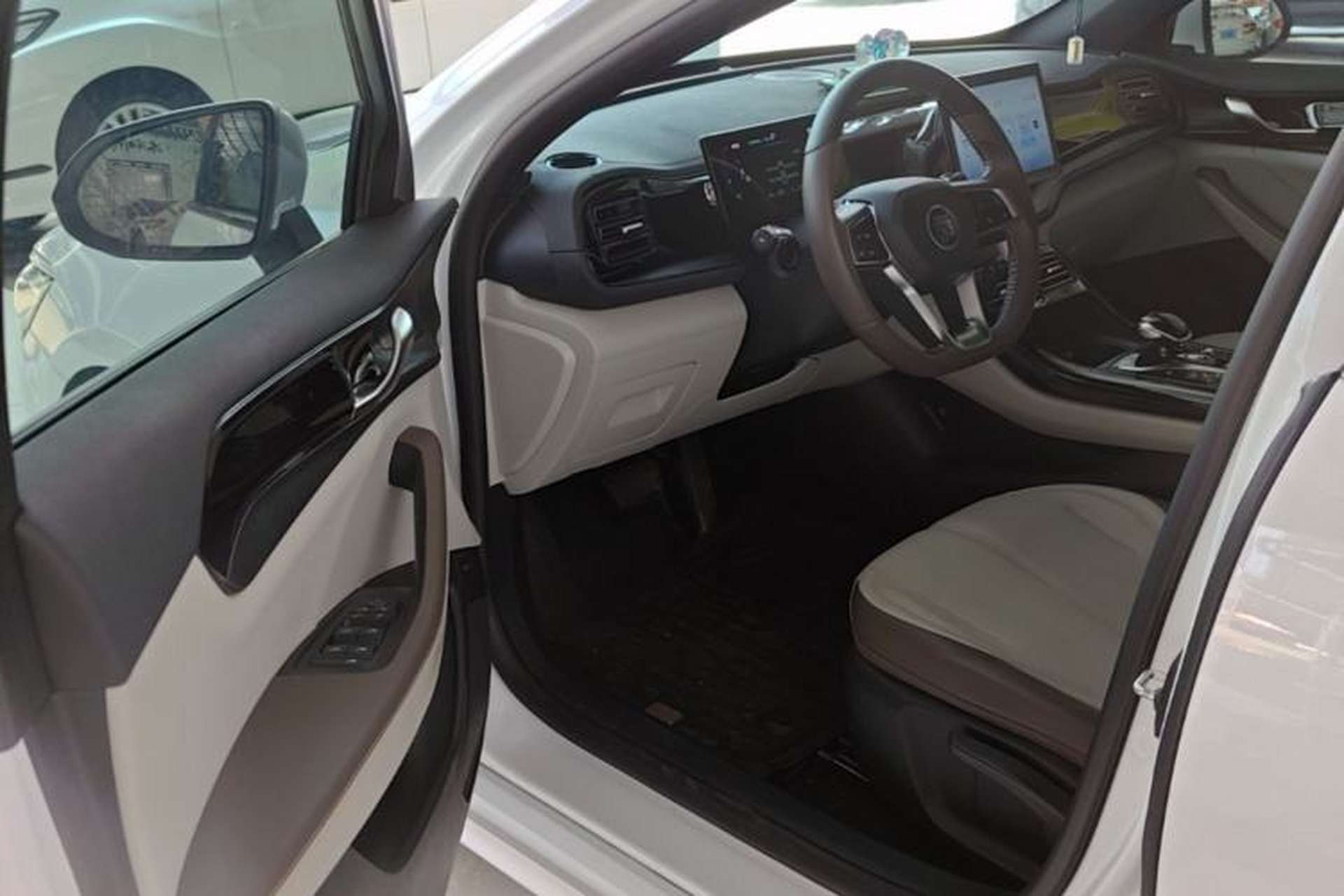 Used BYD Qin PLUS 2024 HONOR Edition DM-i 55KM Leading Model Driver Seat