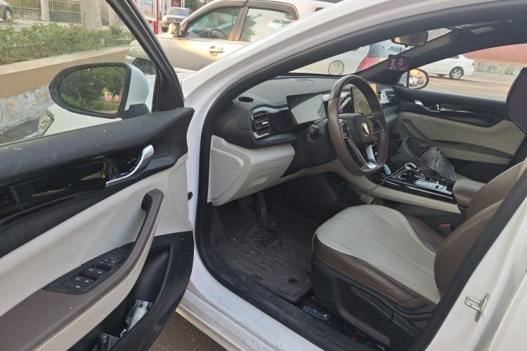 Used BYD Qin PLUS 2024 HONOR Edition DM-i 55KM Leading Model Driver Seat