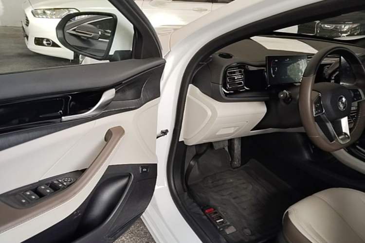 Used BYD Qin PLUS 2024 HONOR Edition DM-i 55KM Leading Model Driver Seat