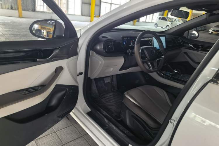 Used BYD Qin PLUS 2024 Honor Edition EV 510KM Leading Model Driver Seat