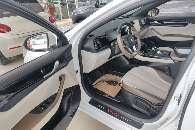 Used BYD Qin PLUS 2024 HONOR Edition DM-i 55KM Leading Model Driver Seat