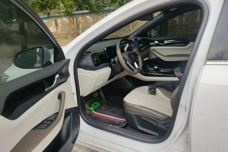 Used BYD Qin PLUS 2024 HONOR Edition DM-i 55KM Leading Model Driver Seat