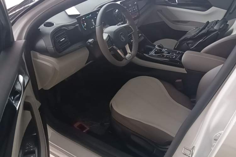 Used BYD Qin PLUS 2024 HONOR Edition DM-i 55KM Leading Model Driver Seat