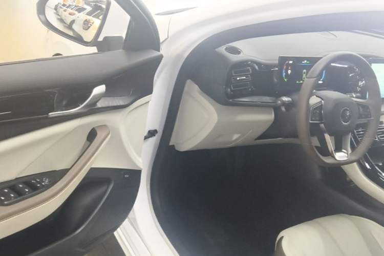 Used BYD Qin PLUS 2024 HONOR Edition DM-i 55KM Leading Model Driver Seat