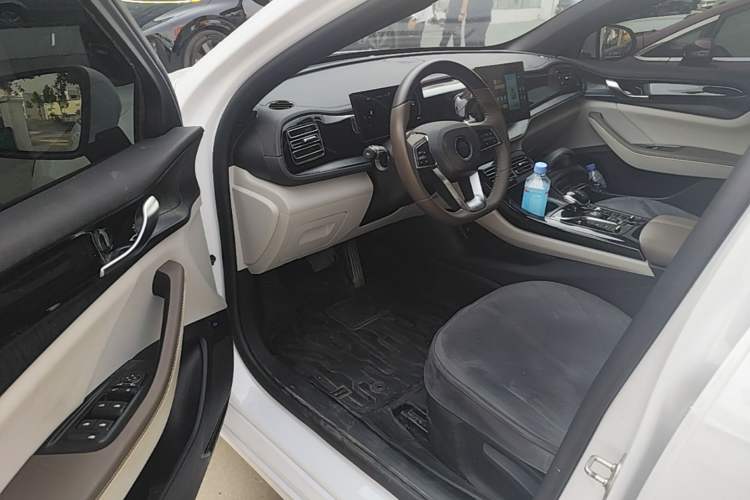 Used BYD Qin PLUS 2024 HONOR Edition DM-i 55KM Leading Model Driver Seat