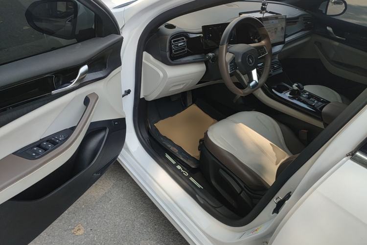 Used BYD Qin PLUS 2024 HONOR Edition DM-i 55KM Leading Model Driver Seat