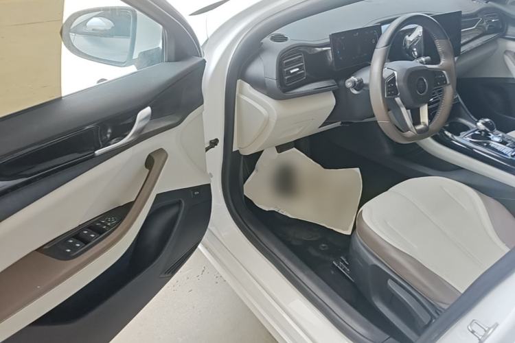 Used BYD Qin PLUS 2024 HONOR Edition DM-i 55KM Leading Model Driver Seat