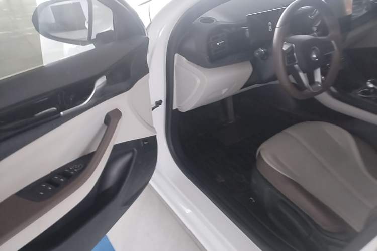 Used BYD Qin PLUS 2024 HONOR Edition DM-i 55KM Leading Model Driver Seat