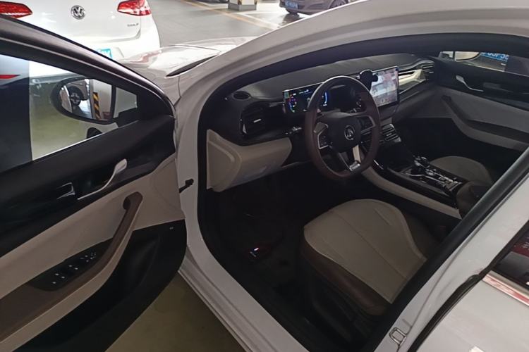 Used BYD Qin PLUS 2024 HONOR Edition DM-i 55KM Leading Model Driver Seat