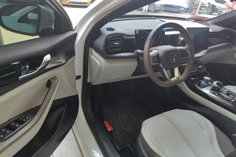 Used BYD Qin PLUS 2024 HONOR Edition DM-i 55KM Leading Model Driver Seat